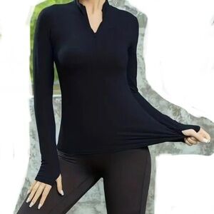 🩵 Top with Thumb Holes